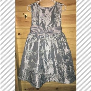 Girls size 5 Christmas Dress